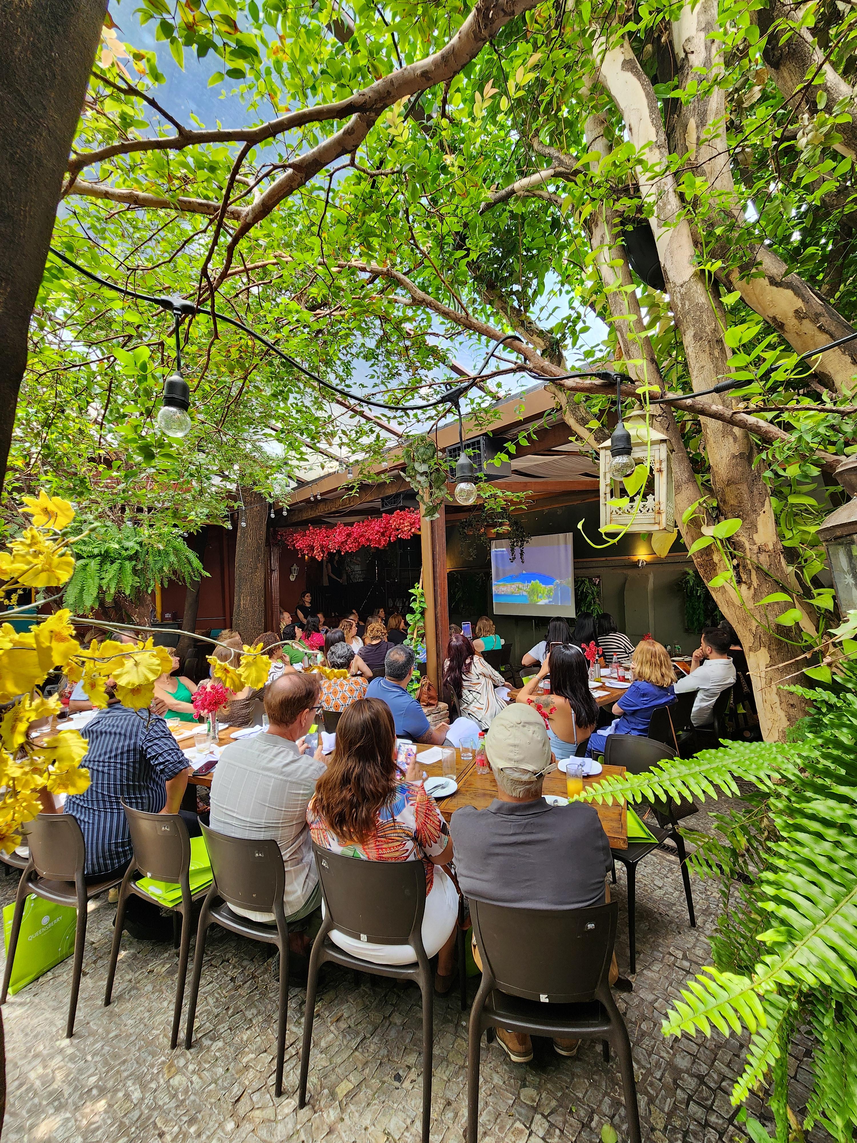 Evento no jardim do Paradiso com convidados